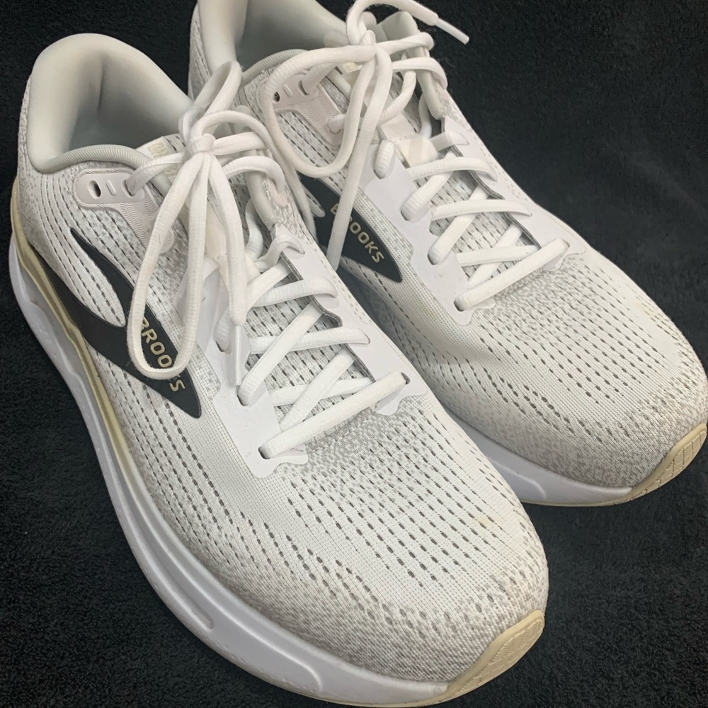 Brooks Ghost Max 2